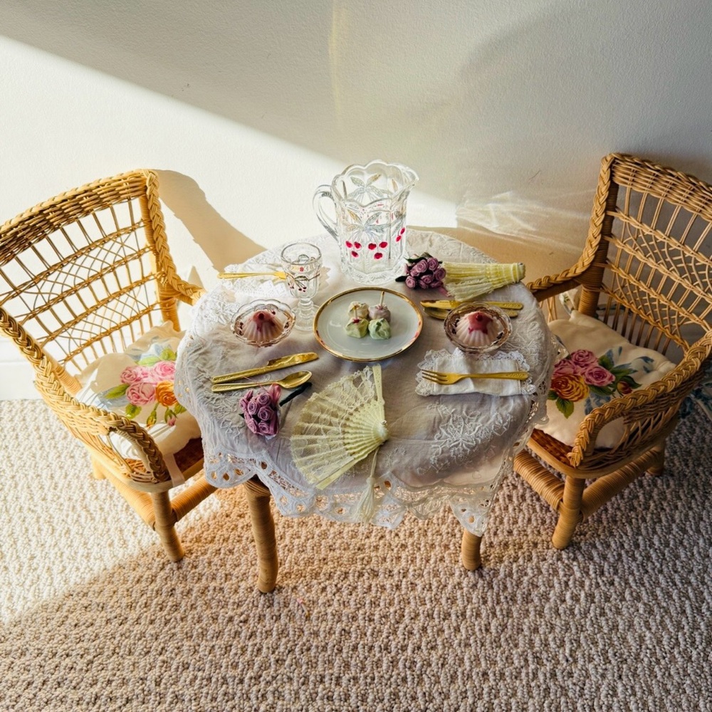 Pleasant Company American Girls Samantha's Birthday Table Chairs +
Lemonade Set